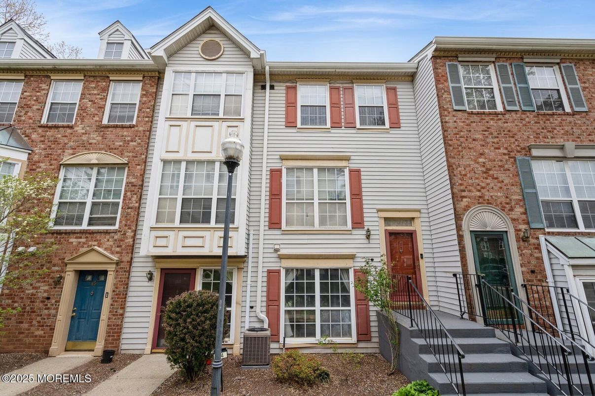 Exterior, Facade, Brick Facade, Rowhouse