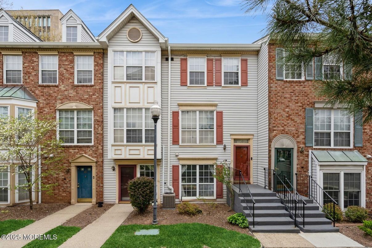 Exterior, Facade, Brick Facade, Rowhouse
