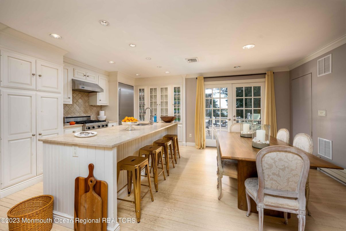 Dining room, Interior, Kitchen, Recessed Lighting, Stainless Steel Appliances, Wood Texture Flooring
