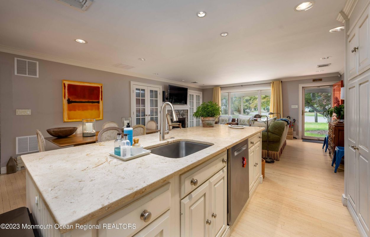 Dining room, Interior, Kitchen, Recessed Lighting, Wood Texture Flooring