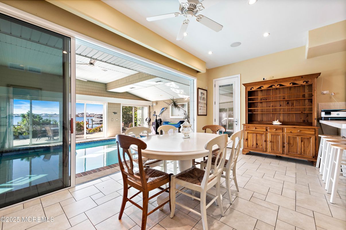 Dining room, Interior, Kitchen, Recessed Lighting