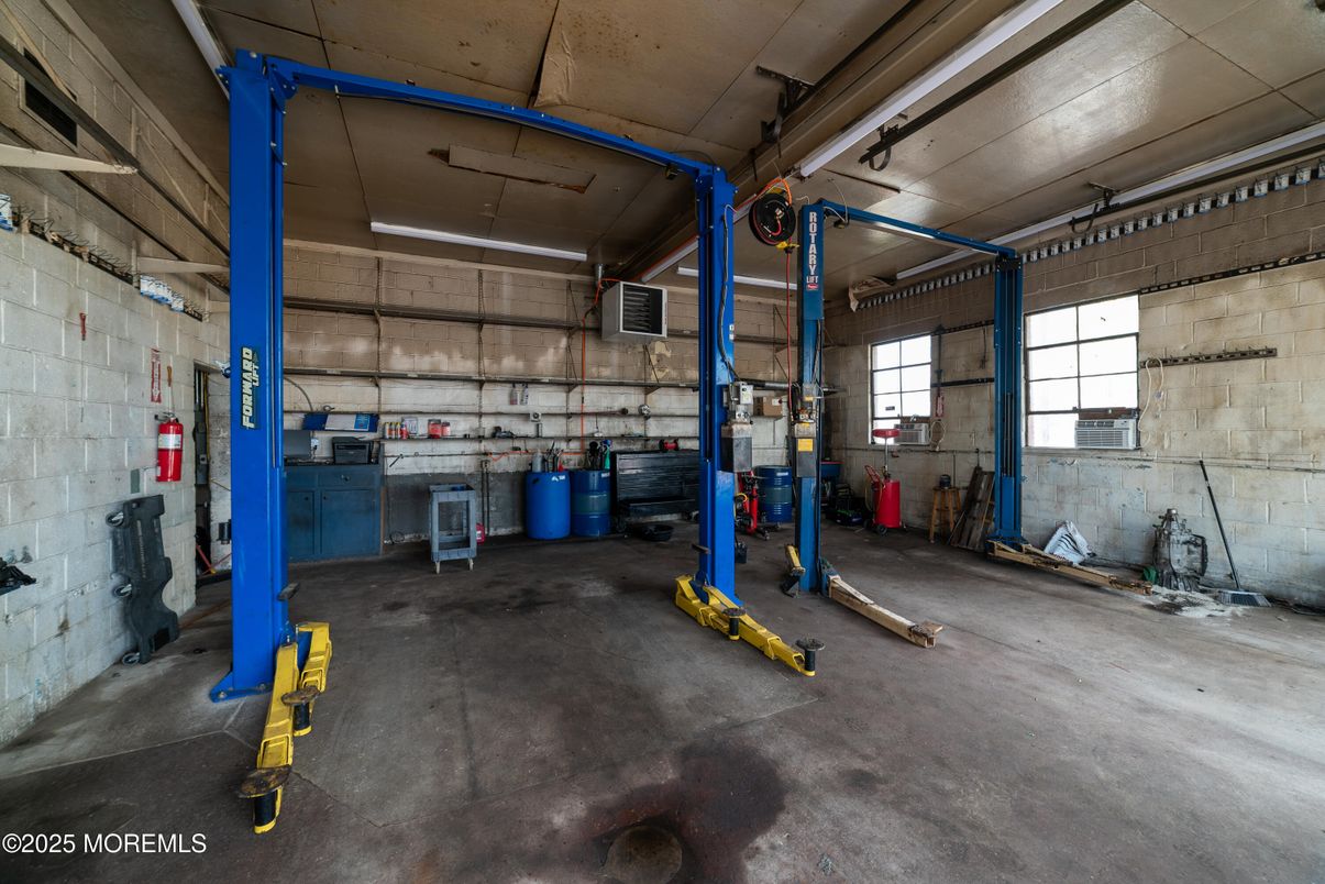 Garage, Interior