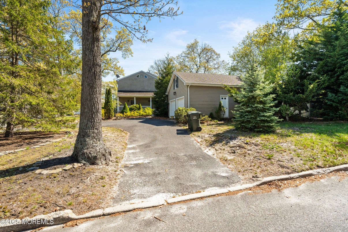 Detached Garage, Exterior