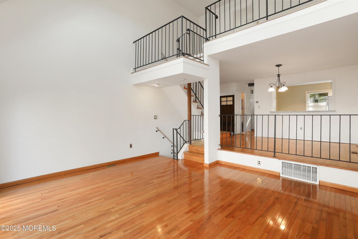 Interior, Pendant Lights, Wood Texture Flooring