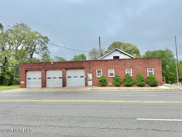 Attached, Exterior, Facade, Brick Facade, Cape Cod
