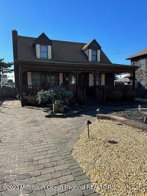 Exterior, Facade, Cape Cod
