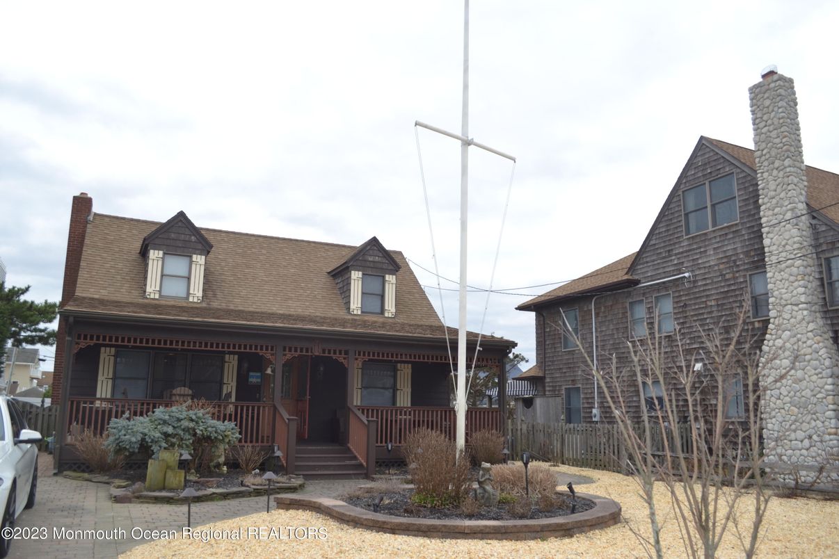 Exterior, Facade, Cape Cod