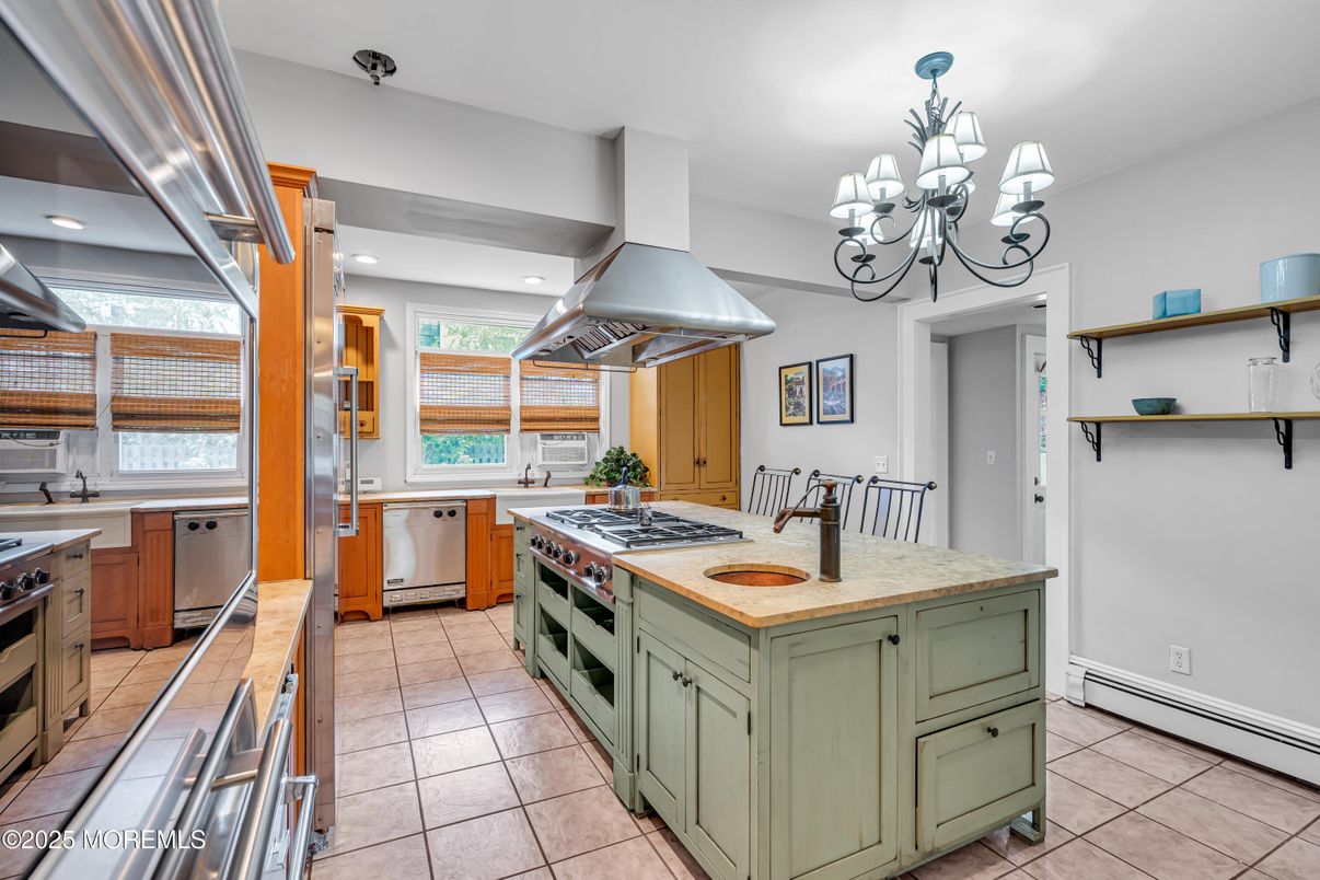Chandelier, Dining room, Interior, Kitchen, Recessed Lighting, Stainless Steel Appliances