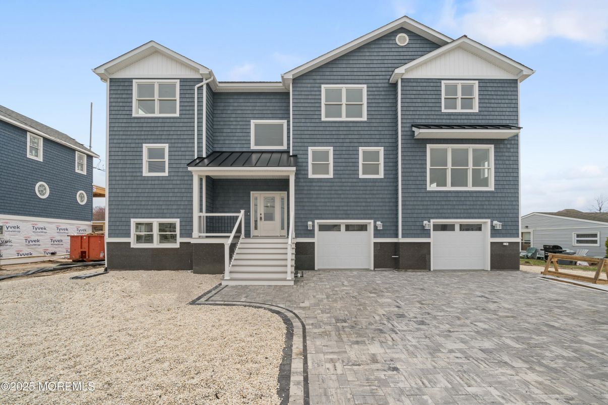 Attached, Exterior, Facade, Rowhouse