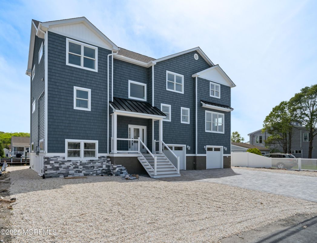 Exterior, Facade, Rowhouse