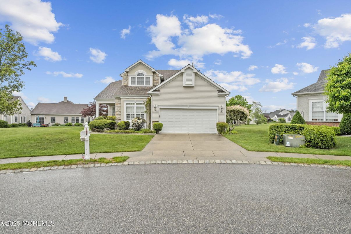 Attached, Exterior, Facade, Cape Cod