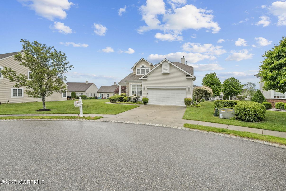 Attached, Exterior, Facade, Ranch