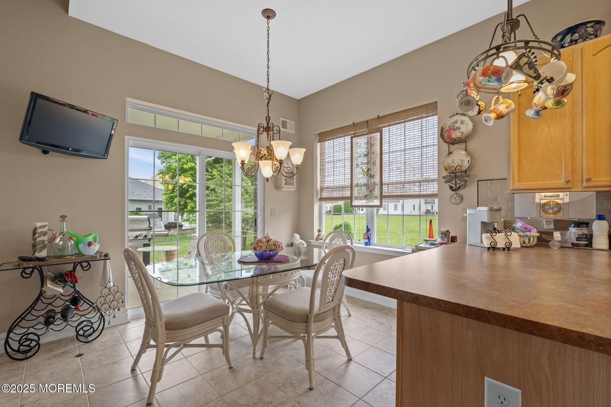 Chandelier, Dining room, Interior