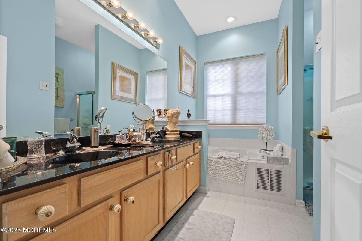 Bathroom, Dual Sink Vanities, Interior, Recessed Lighting