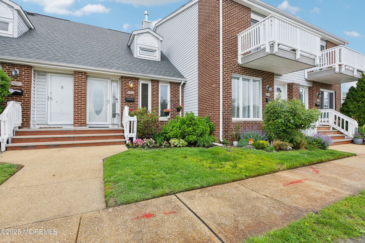 Exterior, Facade, Brick Facade, Cape Cod