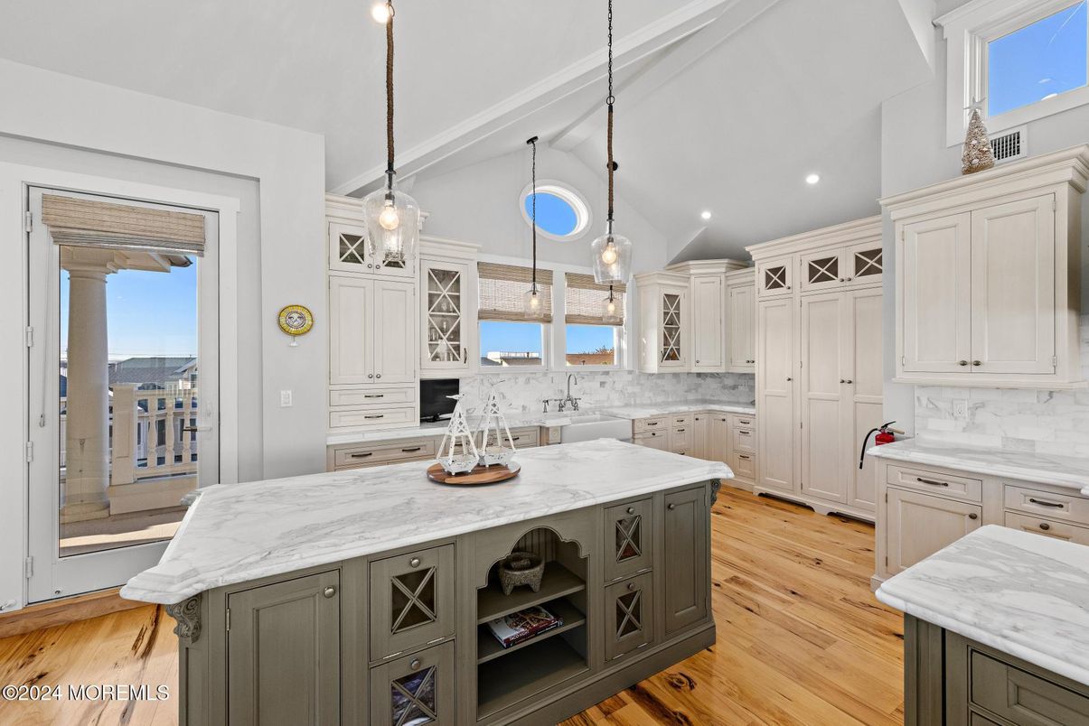 Interior, Kitchen, Pendant Lights, Recessed Lighting, Wood Texture Flooring