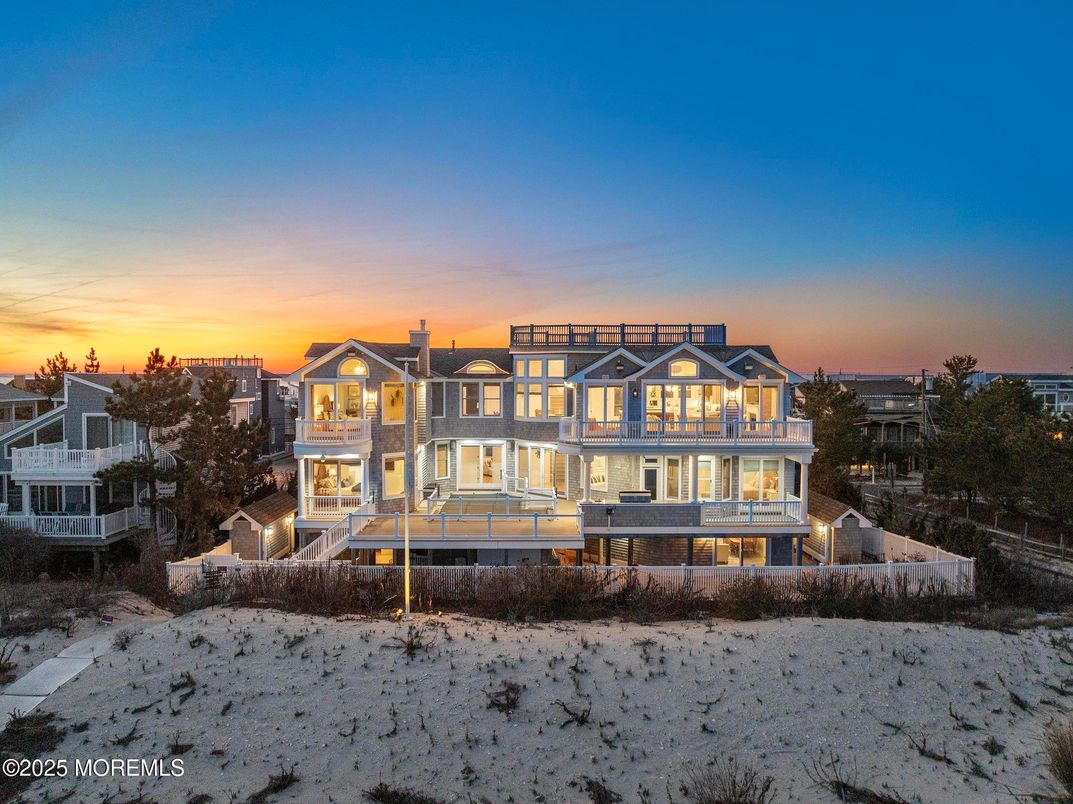 Exterior, Facade, Queen Anne Victorian