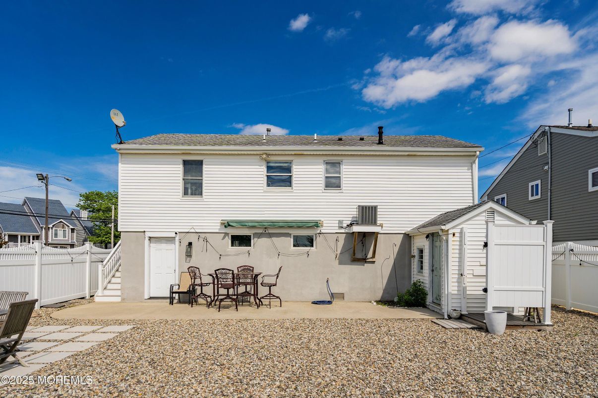 Backyard, Exterior