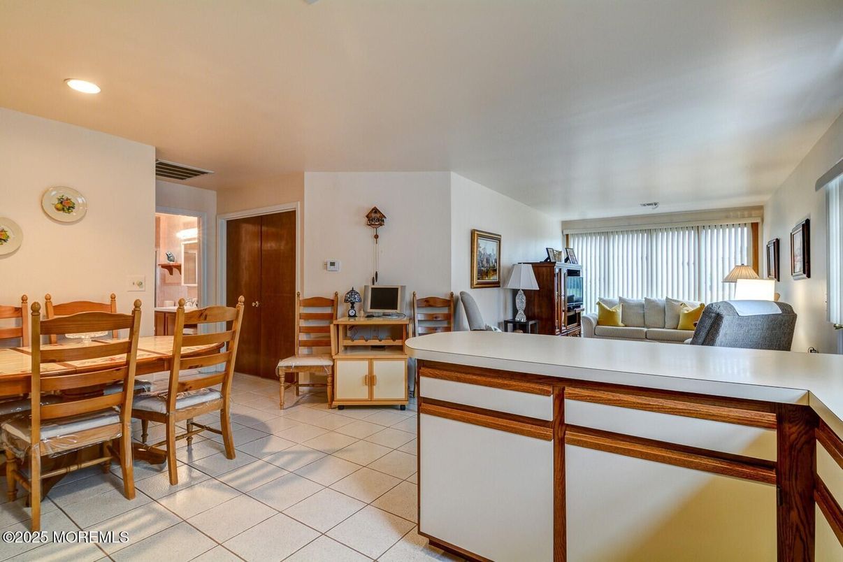 Dining room, Interior, Recessed Lighting