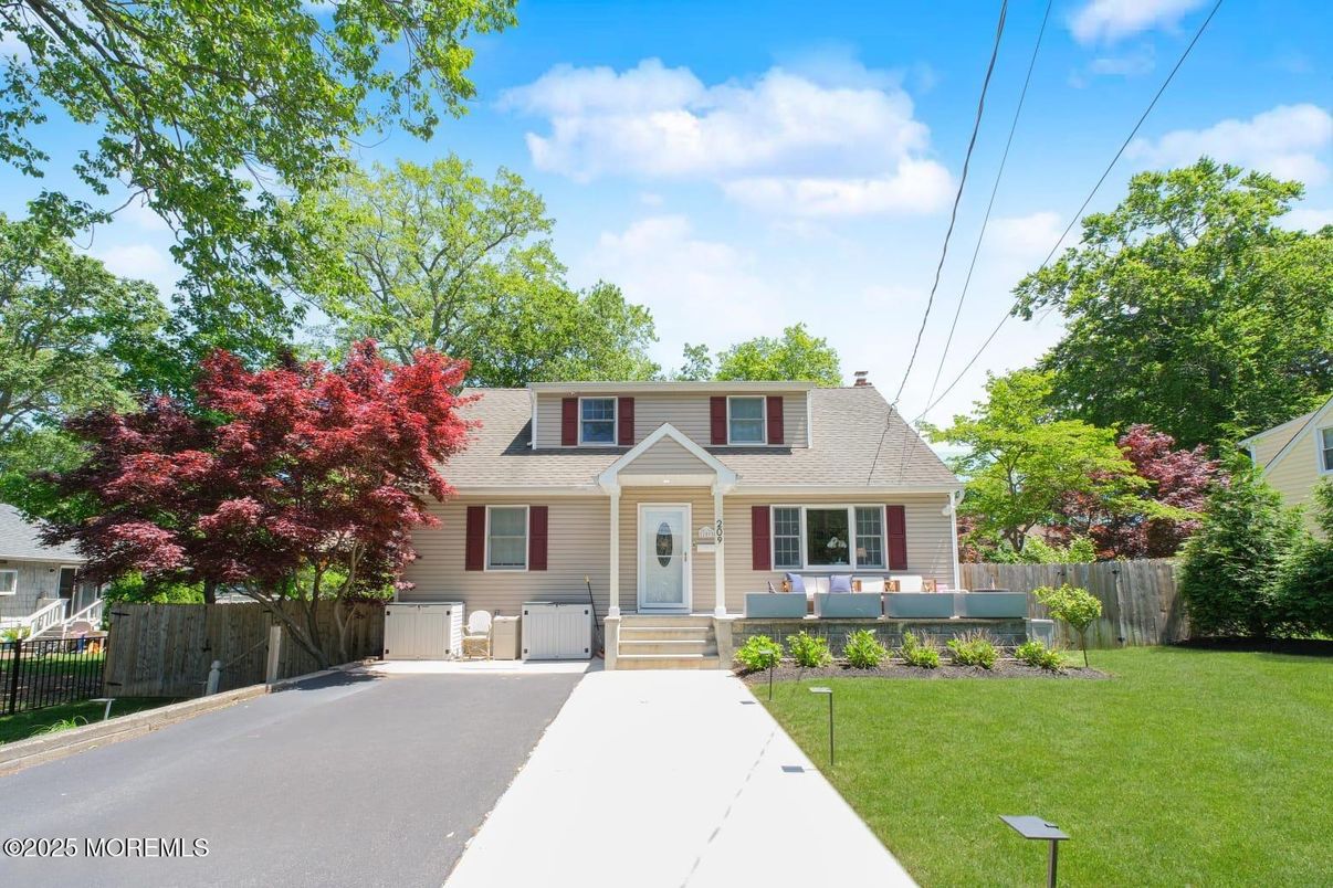 Backyard, Exterior, Facade, Cape Cod