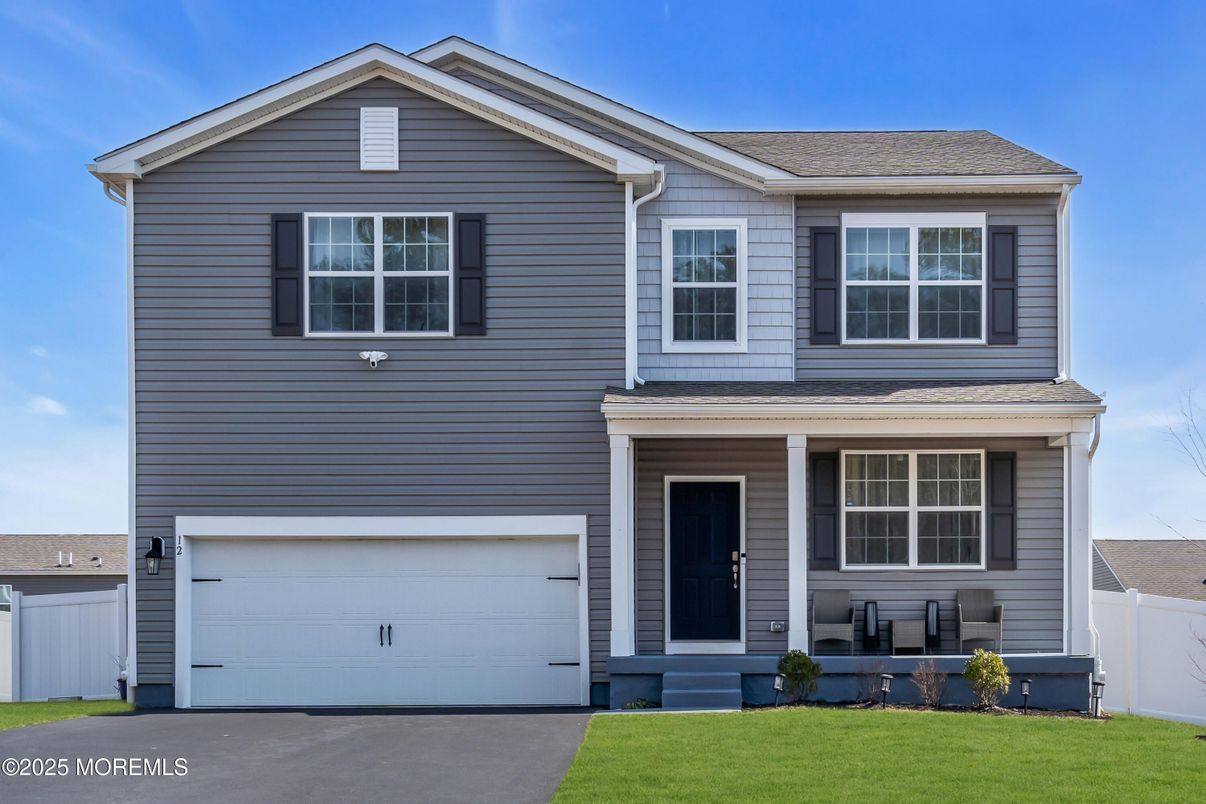 Attached, Exterior, Facade, American Craftsman