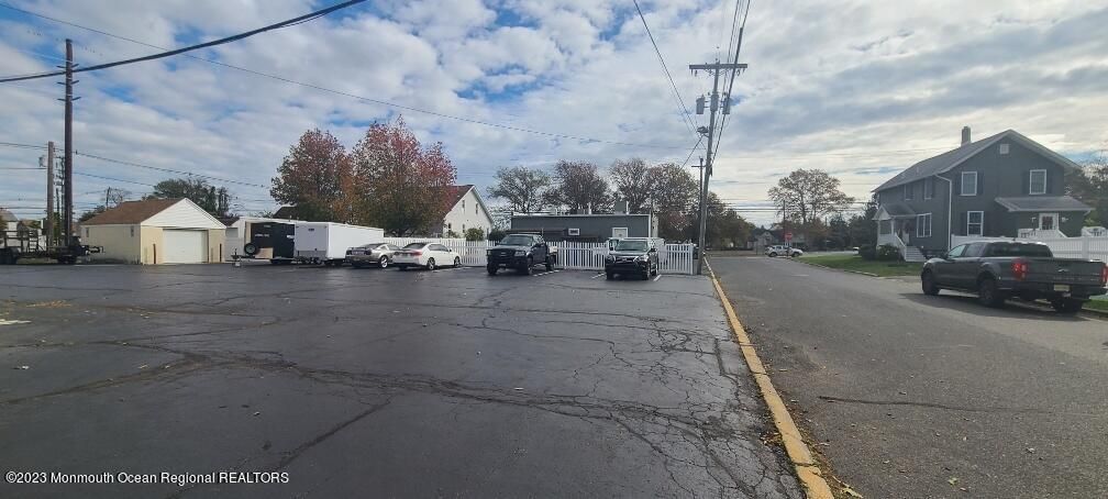 Detached Garage, Exterior