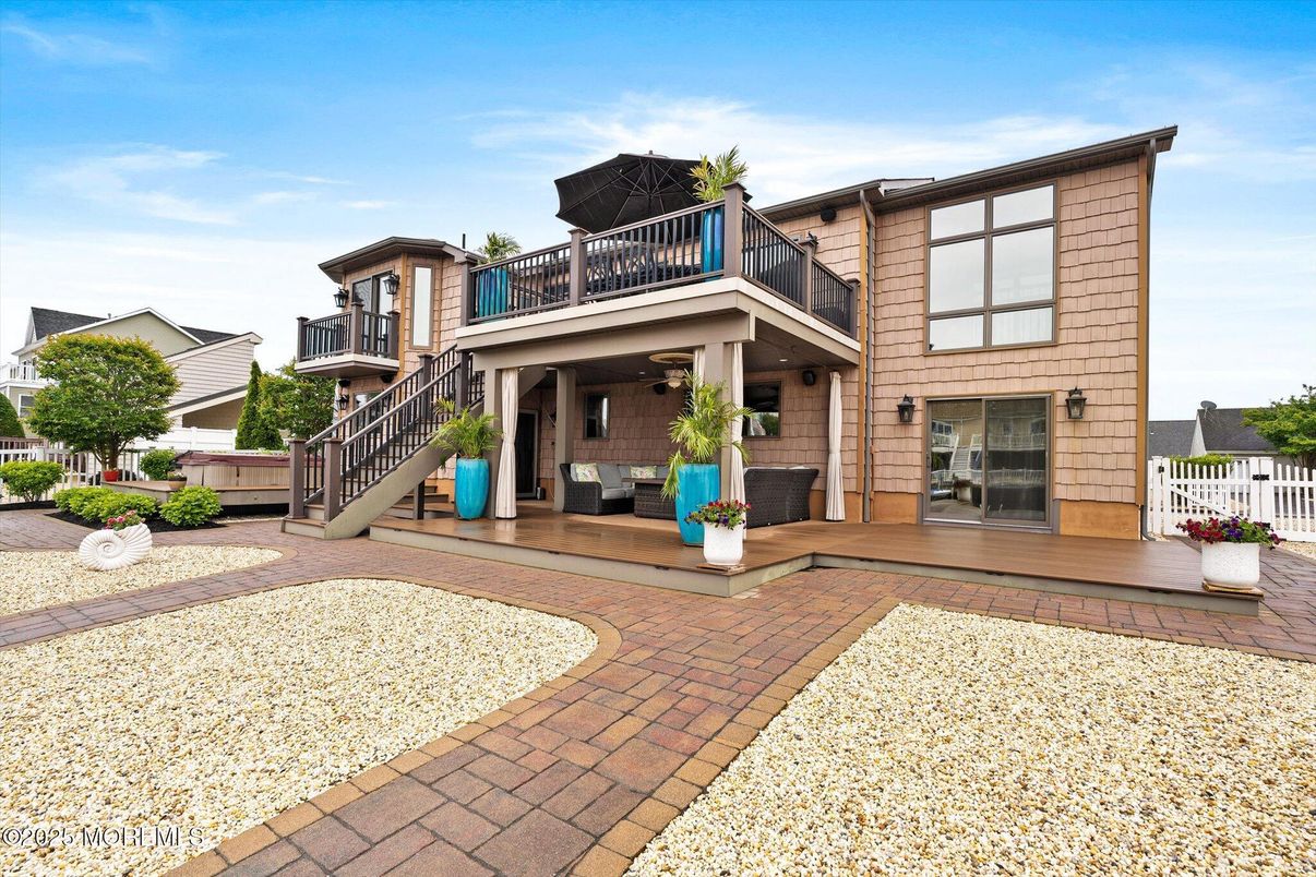 Backyard, Exterior, Facade, Modern