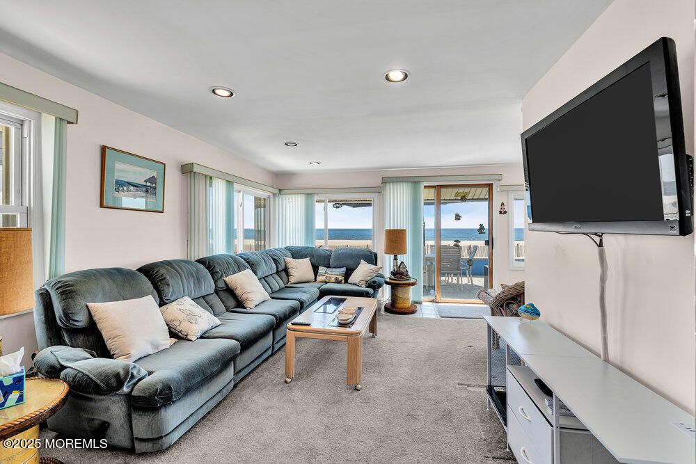 Interior, Living room, Recessed Lighting, Water
