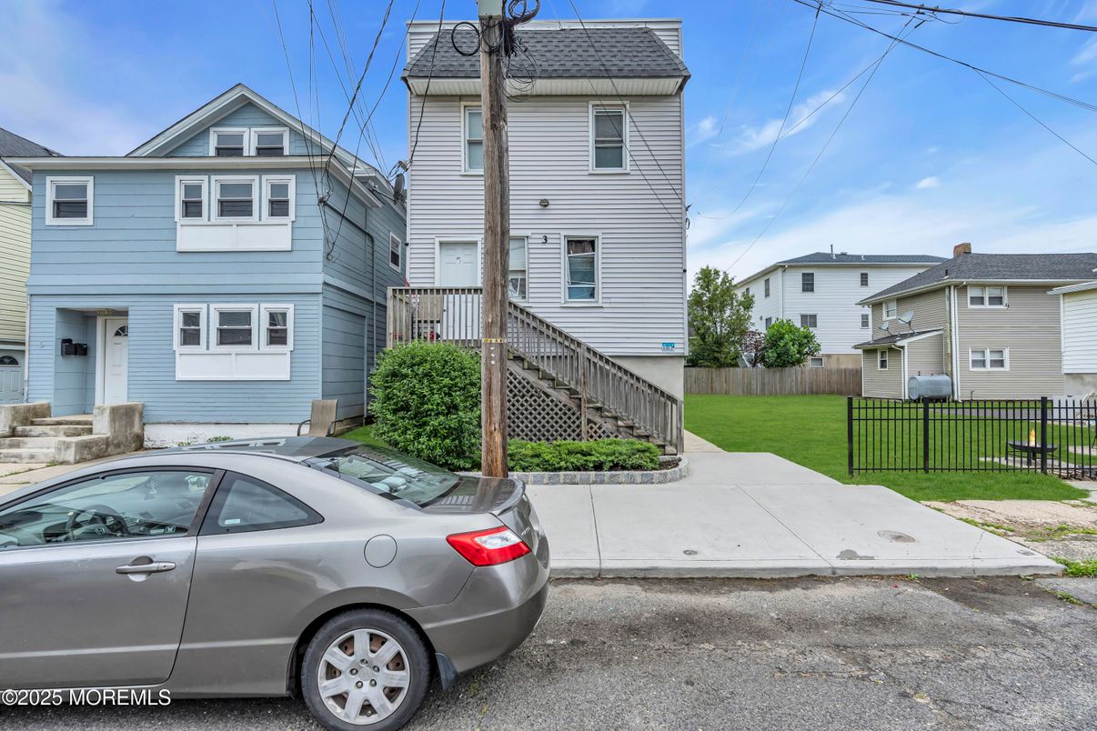 Exterior, Facade, Queen Anne Victorian