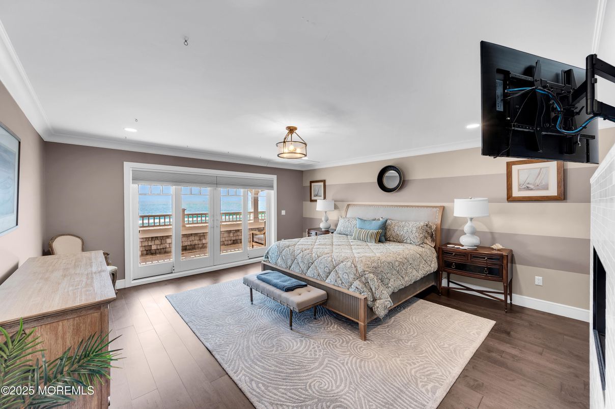 Bedroom, Interior, Recessed Lighting, Water, Wood Texture Flooring