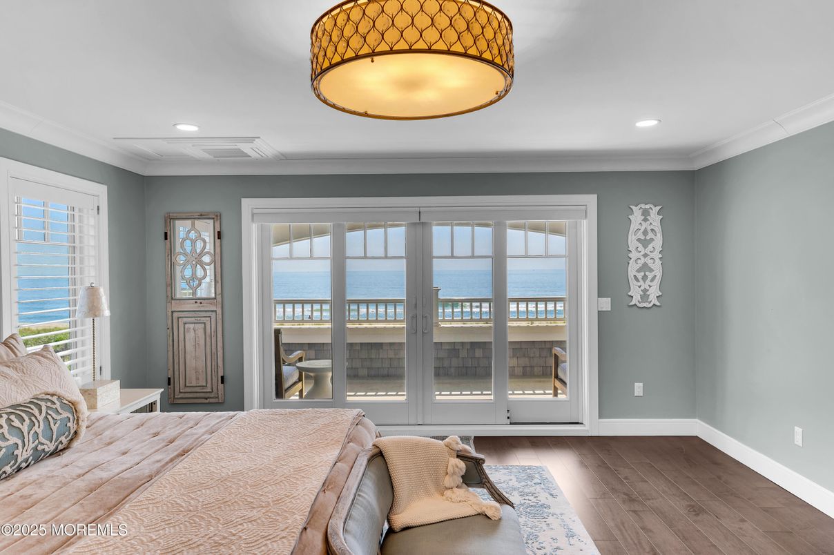 Interior, Recessed Lighting, Water, Wood Texture Flooring