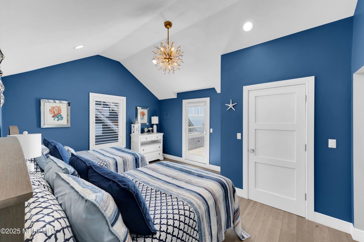 Bedroom, Interior, Pendant Lights, Recessed Lighting, Wood Texture Flooring