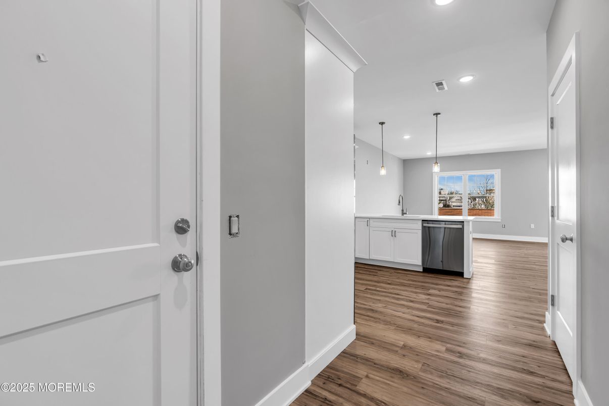 Interior, Pendant Lights, Recessed Lighting, Wood Texture Flooring