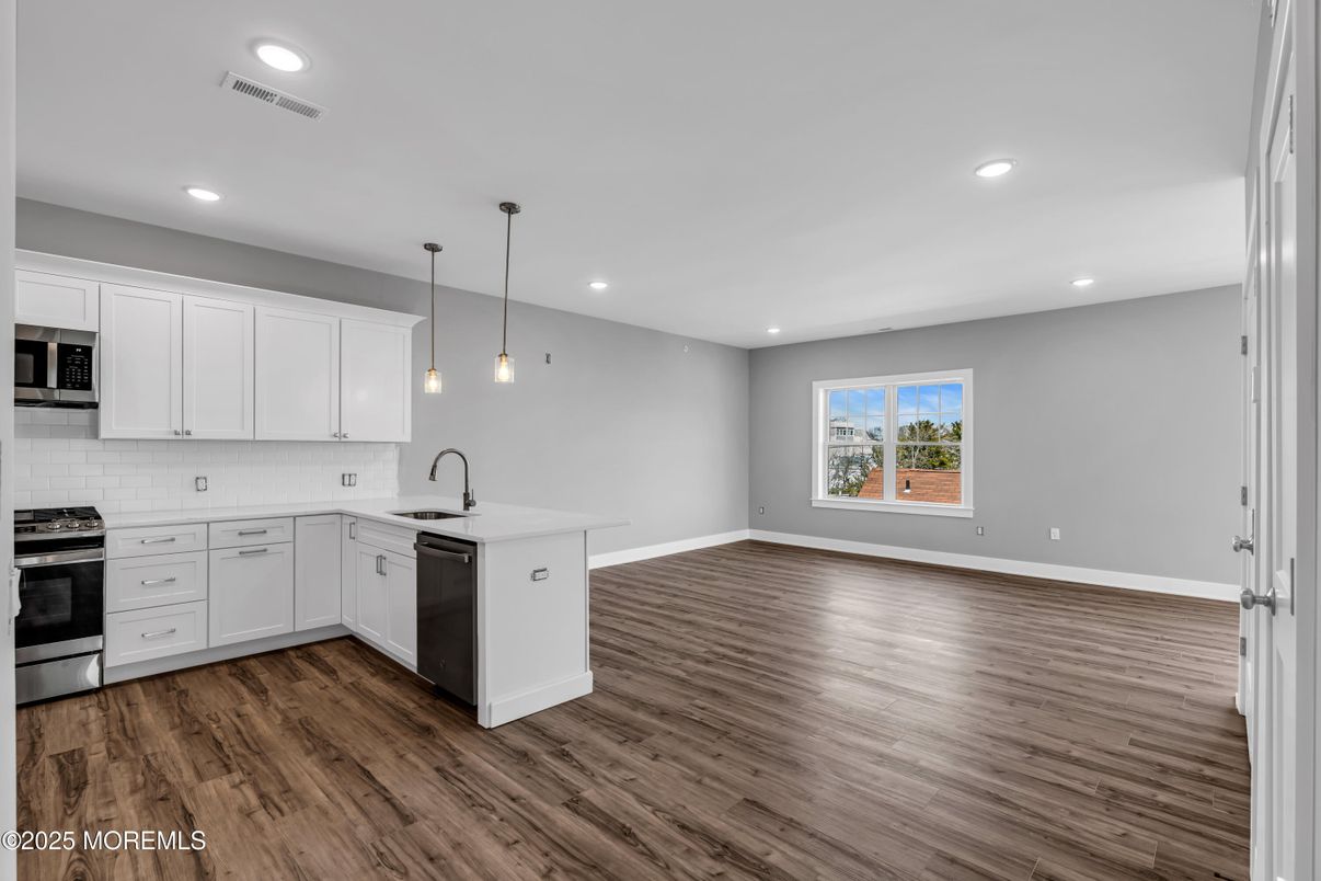 Interior, Kitchen, Pendant Lights, Recessed Lighting, Wood Texture Flooring