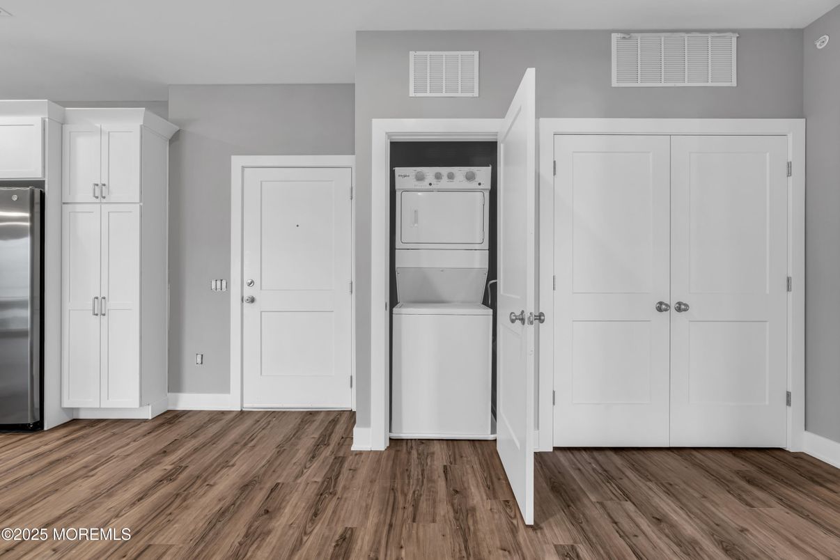 Interior, Utility Closets, Washer, Wood Texture Flooring