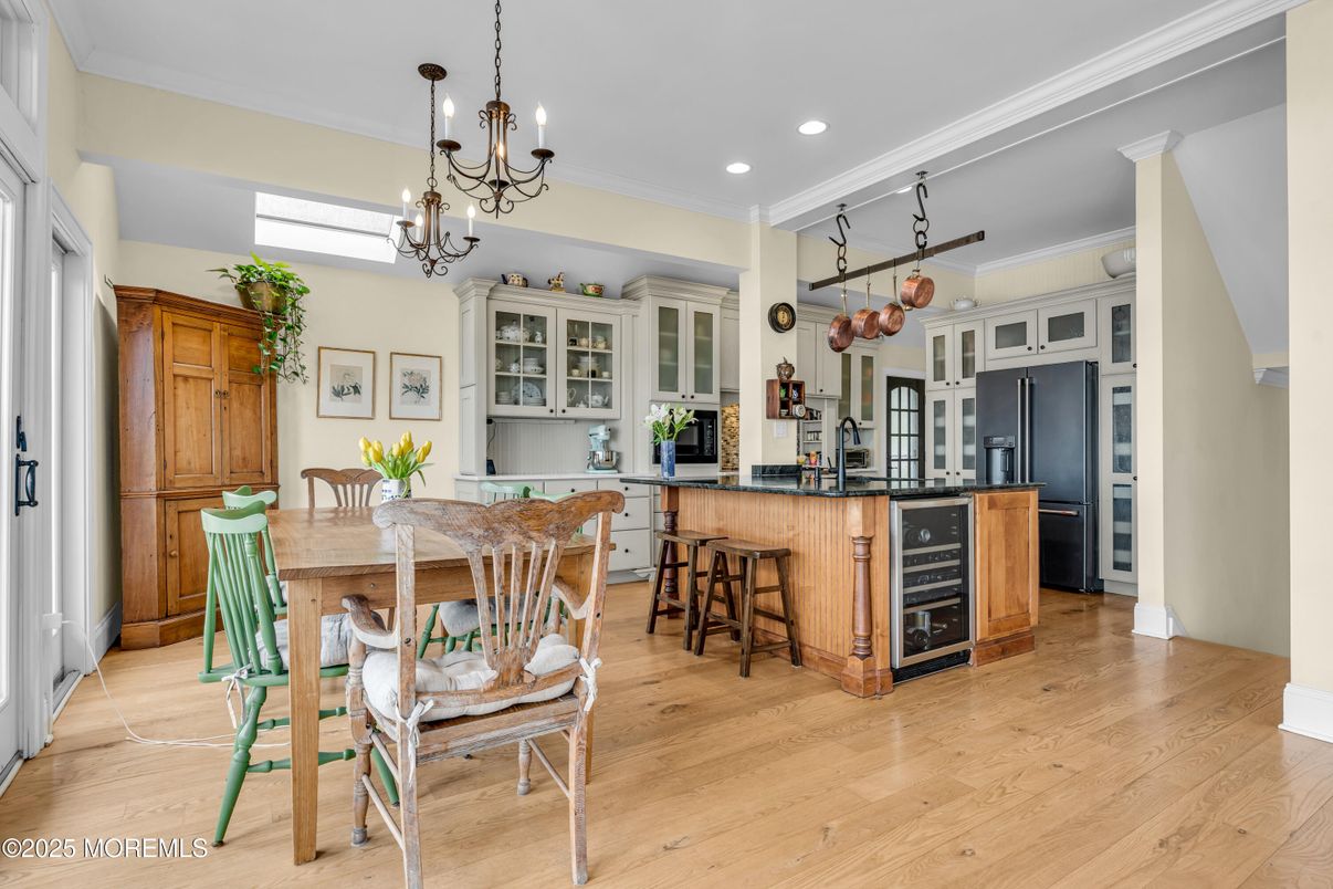 Chandelier, Dining room, Interior, Kitchen, Pendant Lights, Recessed Lighting, Wood Texture Flooring