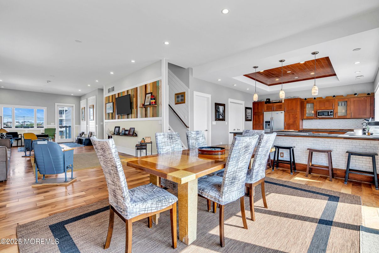 Dining room, Interior, Kitchen, Pendant Lights, Recessed Lighting, Wood Texture Flooring