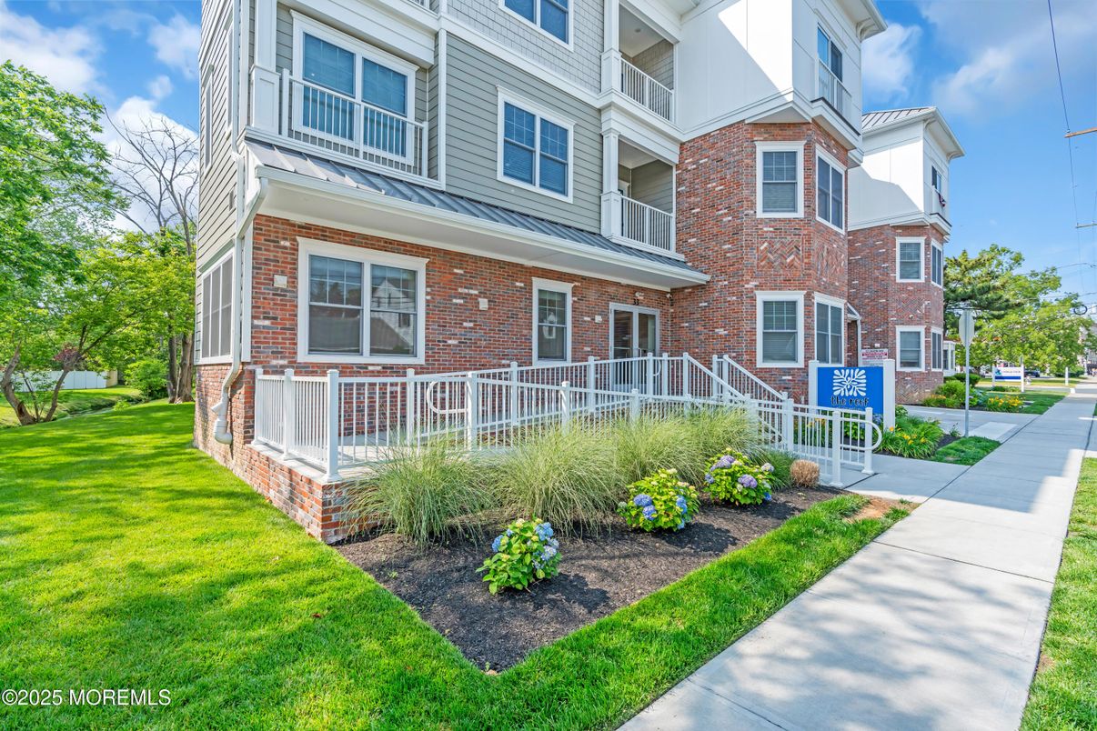 Exterior, Facade, Brick Facade, Rowhouse