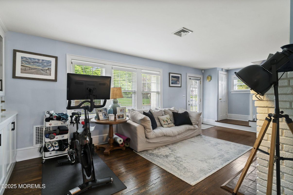 Fitness Equipment, Interior, Living room, Wood Texture Flooring