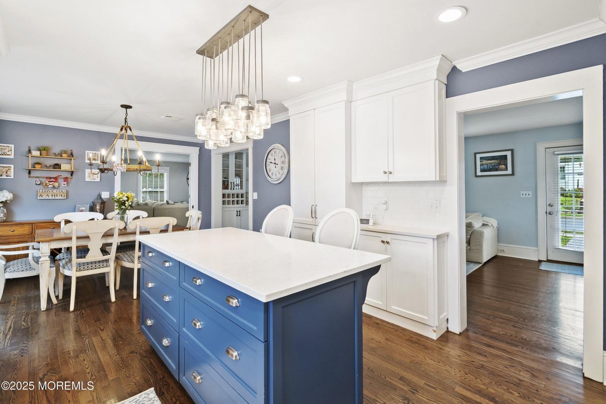 Chandelier, Dining room, Interior, Kitchen, Pendant Lights, Recessed Lighting, Wood Texture Flooring