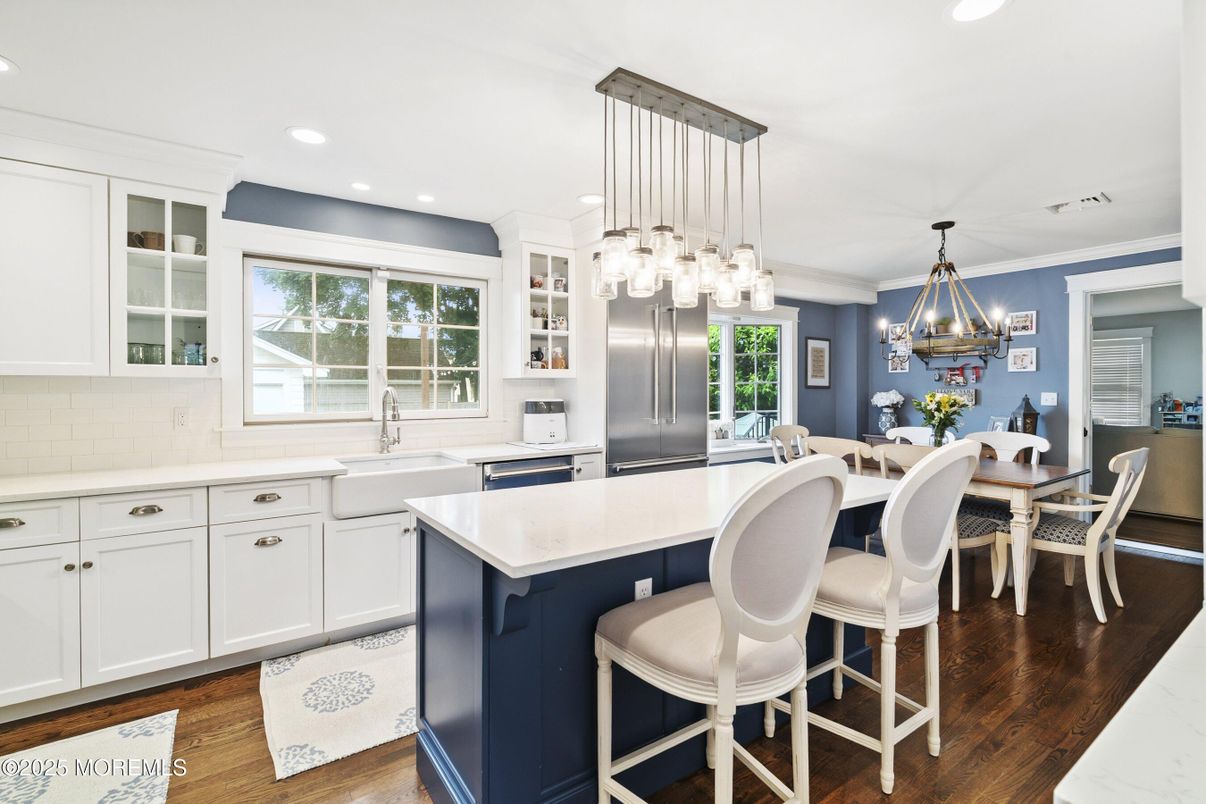 Chandelier, Dining room, Interior, Kitchen, Pendant Lights, Recessed Lighting, Wood Texture Flooring