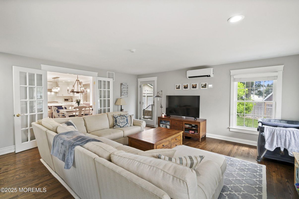 Dining room, Interior, Living room, Pendant Lights, Recessed Lighting, Wood Texture Flooring