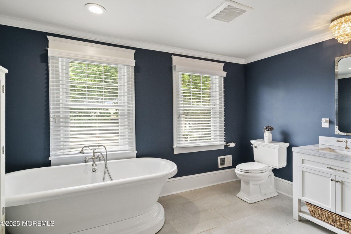 Bathroom, Chandelier, Free Standing Baths, Interior, Recessed Lighting