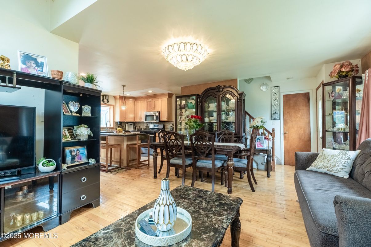 Chandelier, Dining room, Interior, Kitchen, Recessed Lighting, Wood Texture Flooring