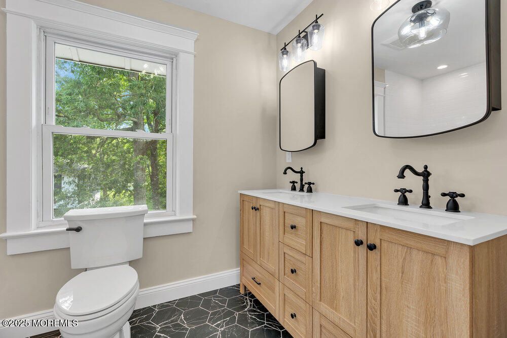 Bathroom, Dual Sink Vanities, Interior, Recessed Lighting