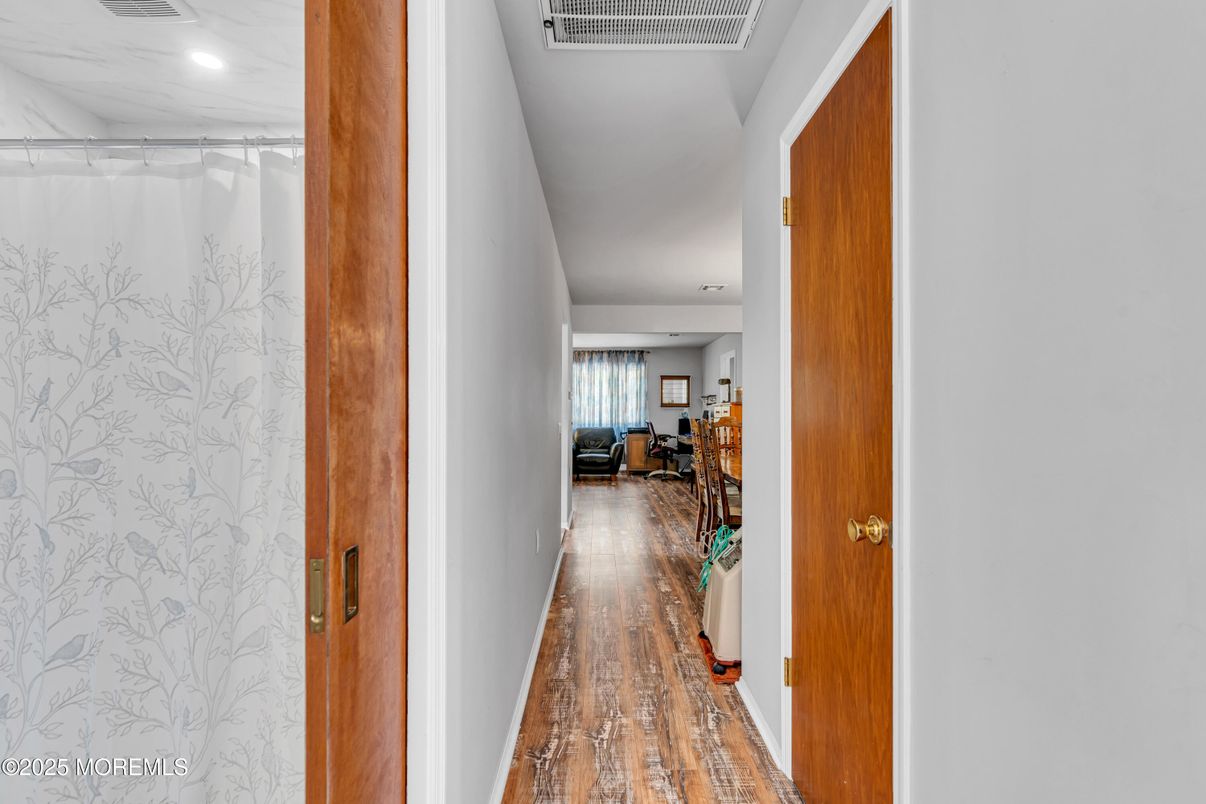 Interior, Recessed Lighting, Wood Texture Flooring