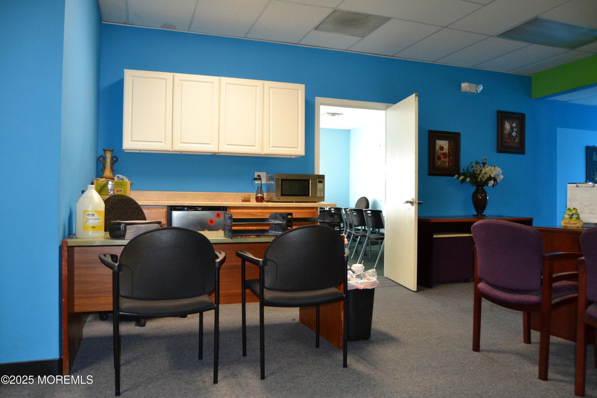Home Office, Interior