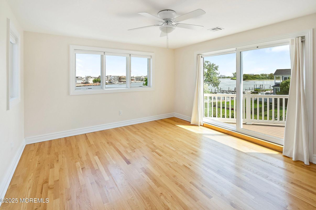 Empty room, Interior, Water, Wood Texture Flooring