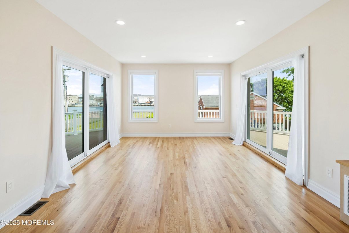Empty room, Interior, Recessed Lighting, Water, Wood Texture Flooring
