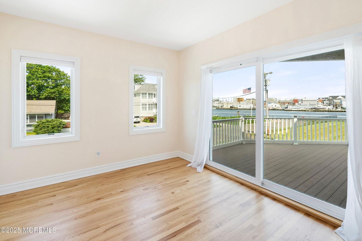 Empty room, Interior, Water, Wood Texture Flooring